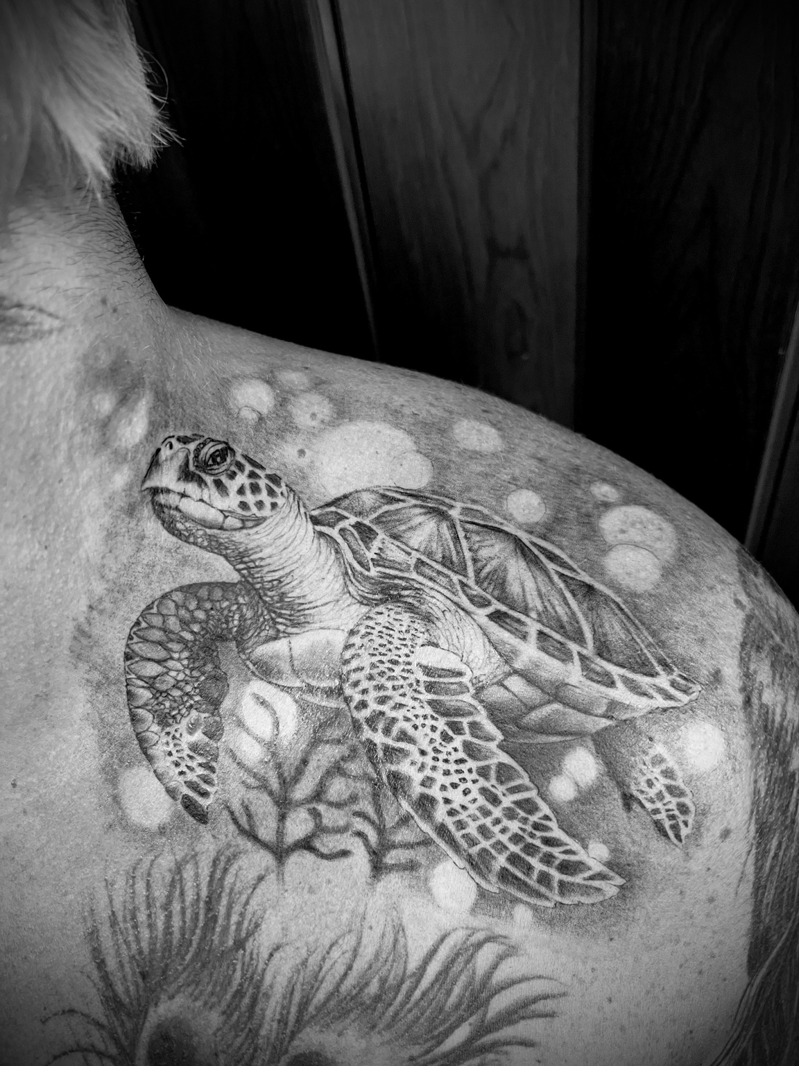 Tattoo mit detailreicher Tierdarstellung