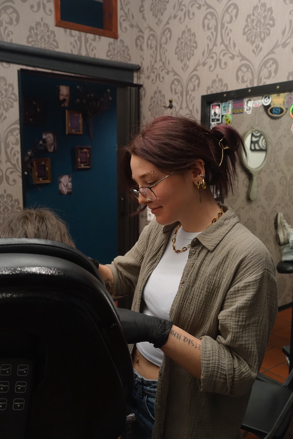 Vanessa bei der Arbeit im Datura Studio
